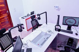 STUDIO ZA MON FM 100.5MHz